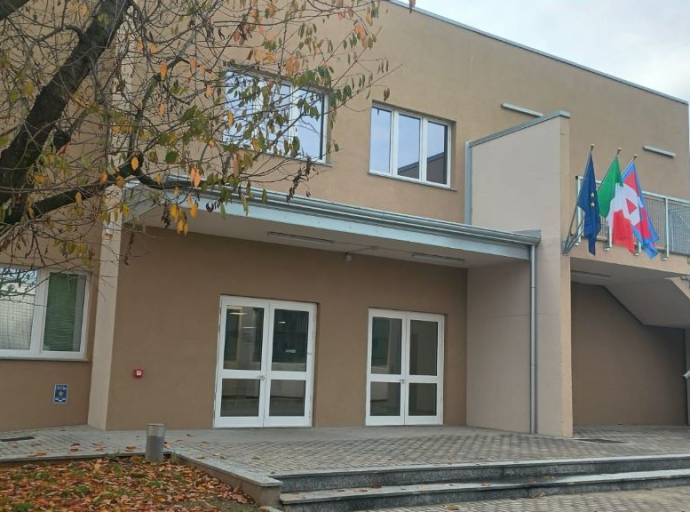 Sicurezza nelle scuole al centro del dibattito. Sergnese replica: "Attenzione sì, ma senza strumentalizzazioni"